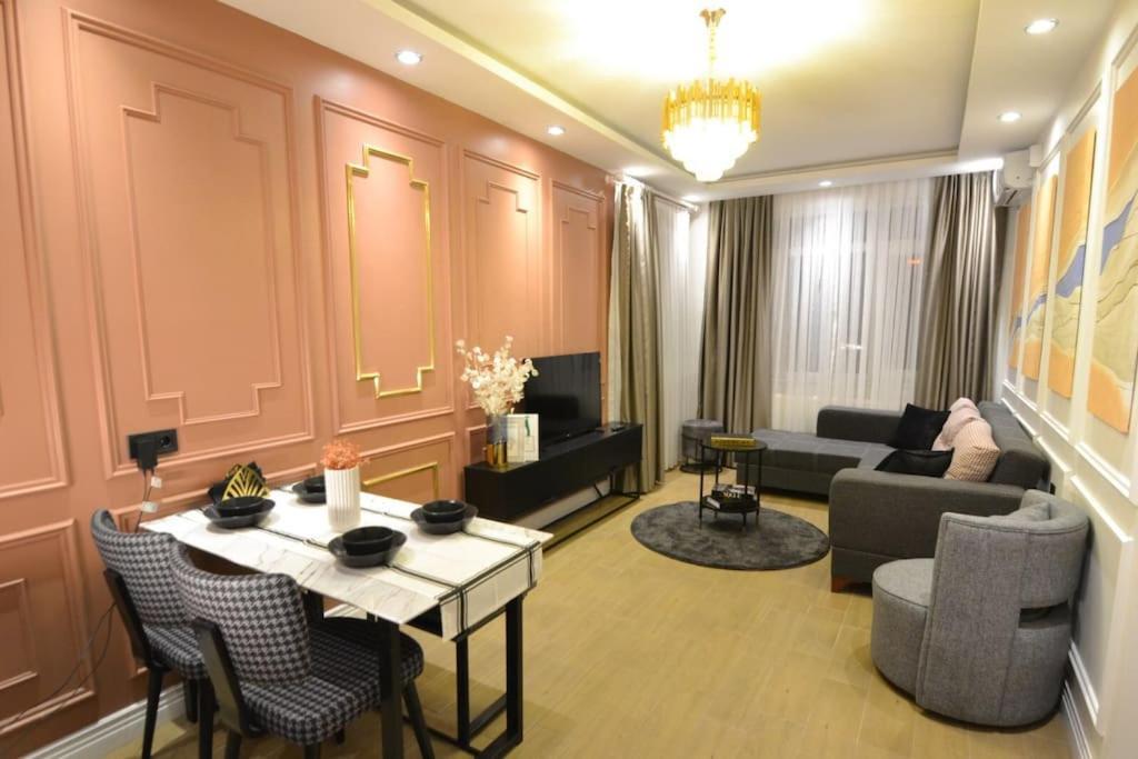 Istanbultouristic Place Near Daire *